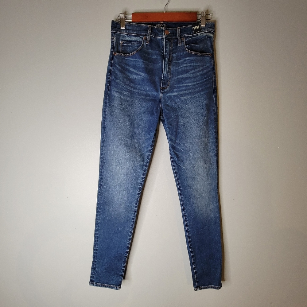 Abercrombie & Fitch Ultra High Rise Super Skinny Jeans